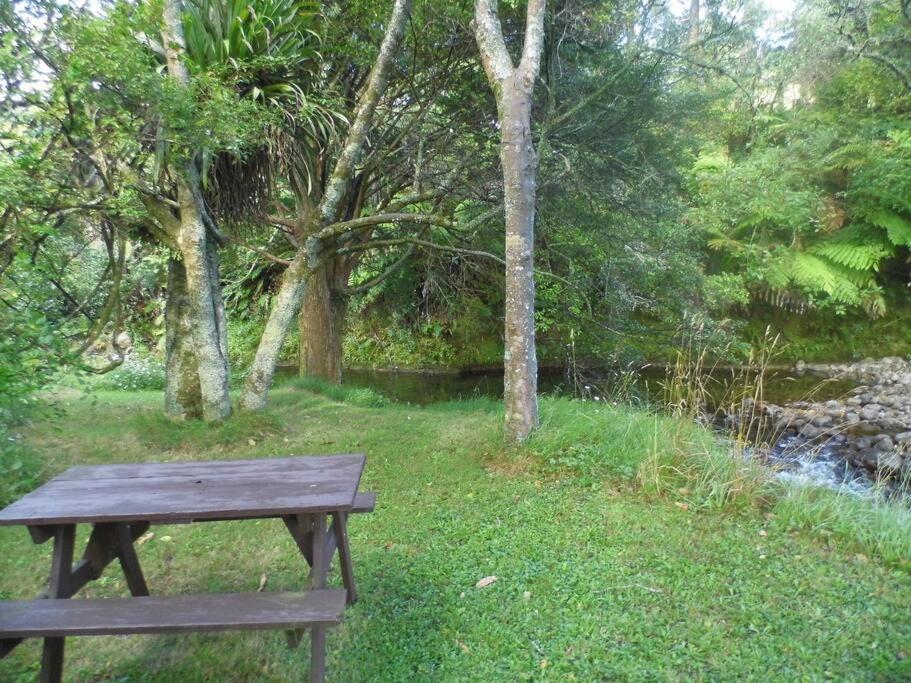 Warm Earth Cottages Aongatete Екстер'єр фото